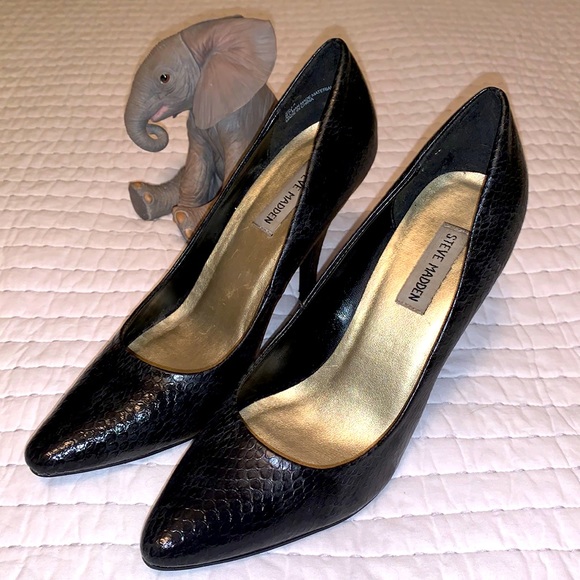✨2/$20✨ Classic matte texted pumps / heels | Steve Madden - Picture 1 of 10